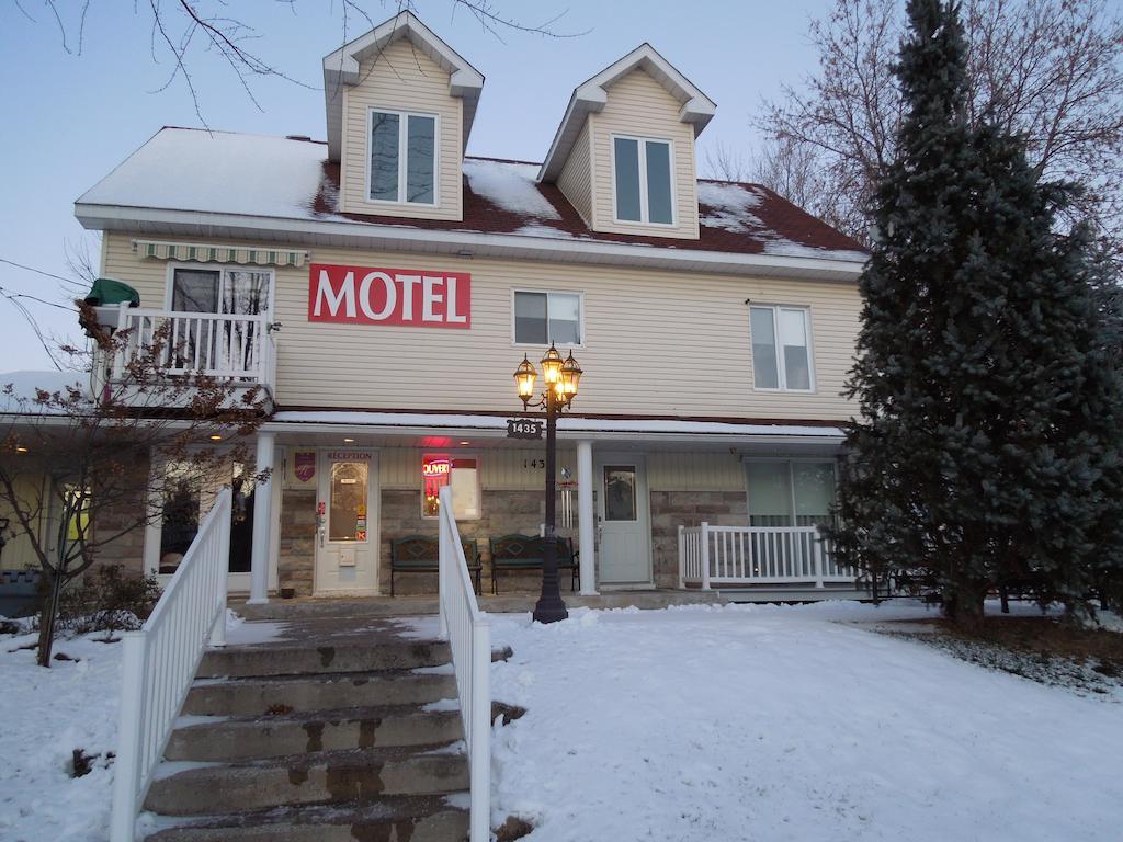 Motel Derfal Repentigny Buitenkant foto