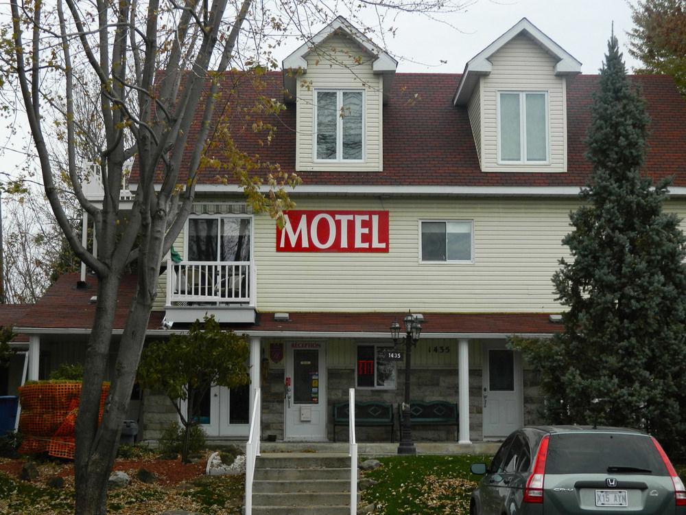 Motel Derfal Repentigny Buitenkant foto