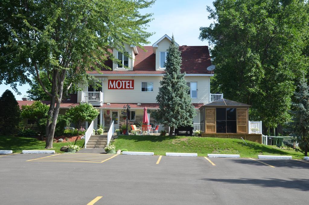 Motel Derfal Repentigny Buitenkant foto