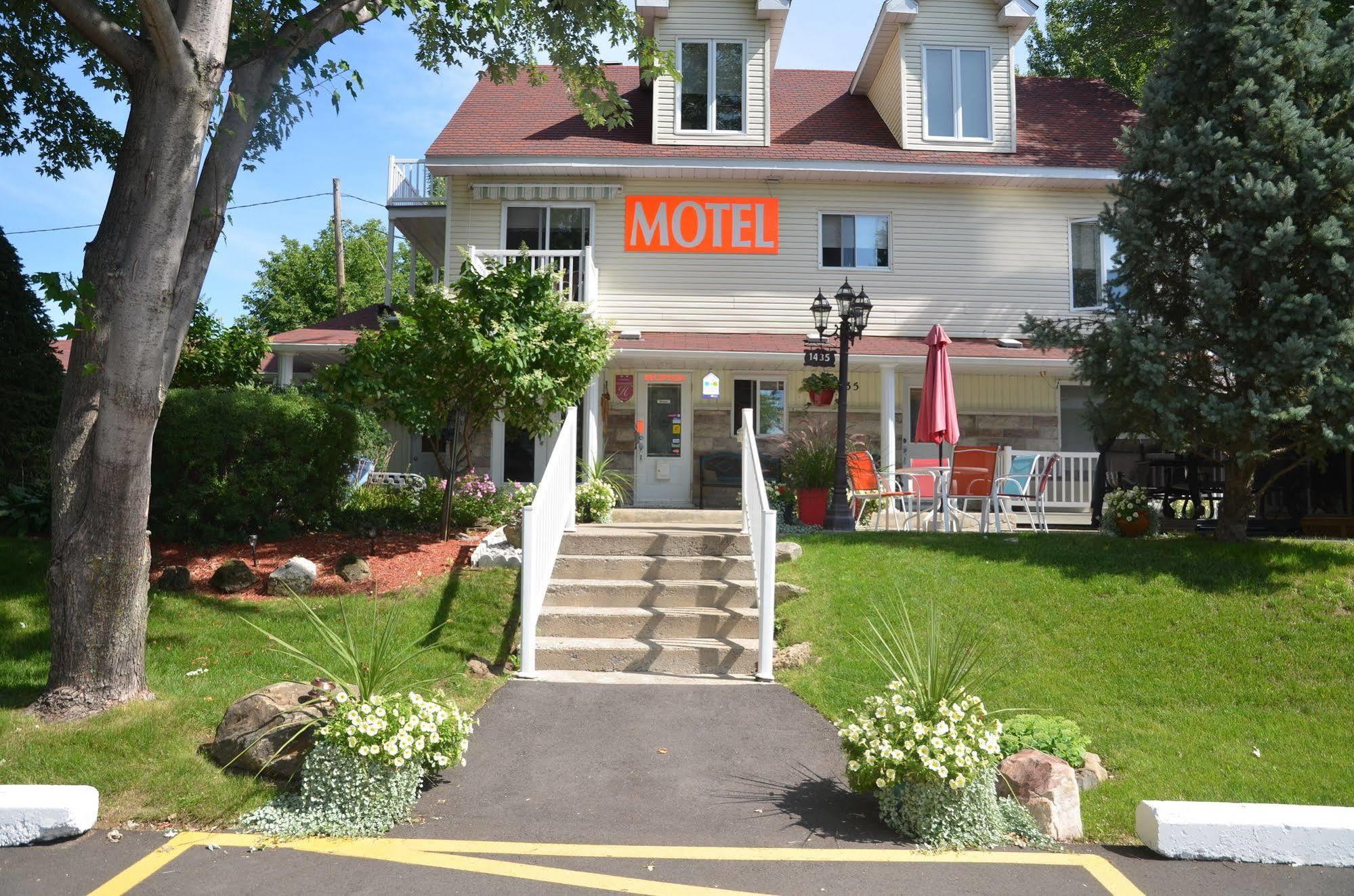 Motel Derfal Repentigny Buitenkant foto